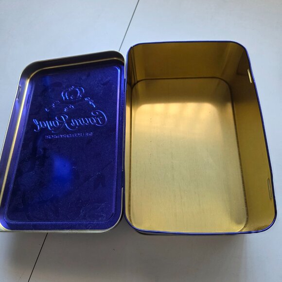 Vintage Crown Royal The Legendary Import Tin - Picture 4 of 4